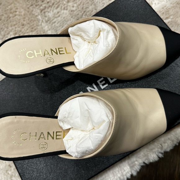 Chanel pearl heel mule beige/black size 37.5 - Picture 3 of 7